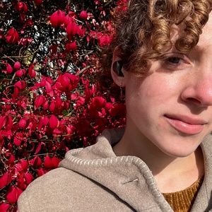 Meet your Posher, Maya